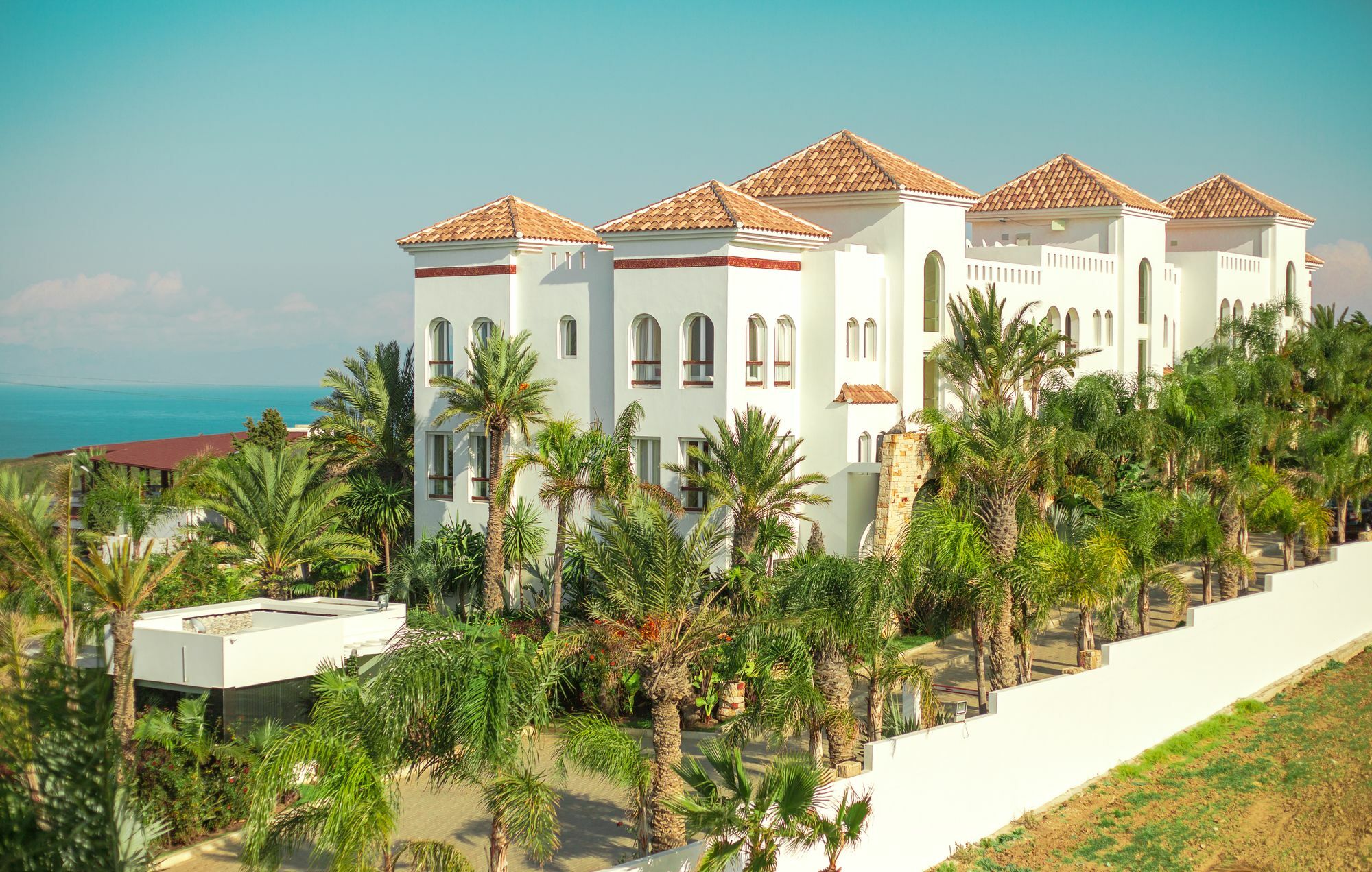 Mnar Castle Aparthotel Tangier Bagian luar foto